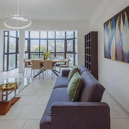 Spacious 3br Retreat Overlooking Marina *