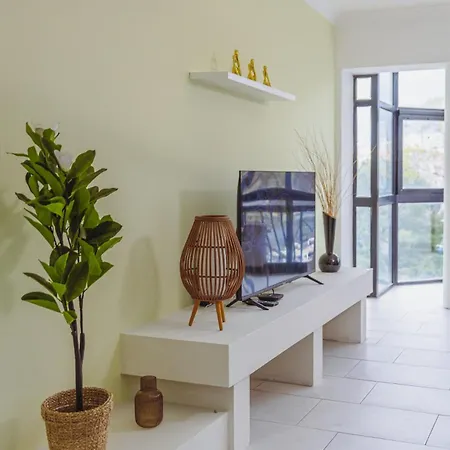 Spacious 3br Retreat Overlooking Marina