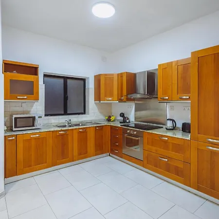 Lejlighed Spacious 3br Retreat Overlooking Marina Msida