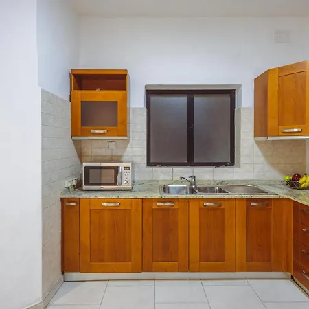 Apartment Spacious 3br Retreat Overlooking Marina *