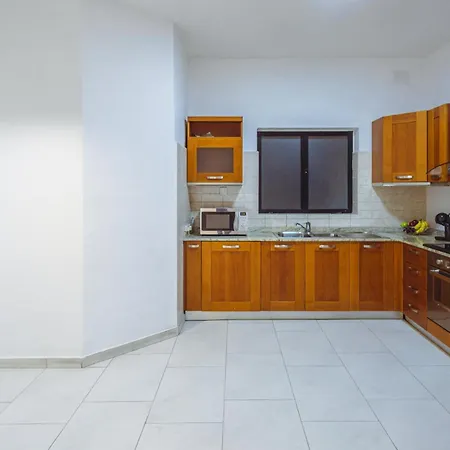 Spacious 3br Retreat Overlooking Marina Lejlighed Msida