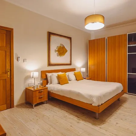 Spacious 3br Retreat Overlooking Marina