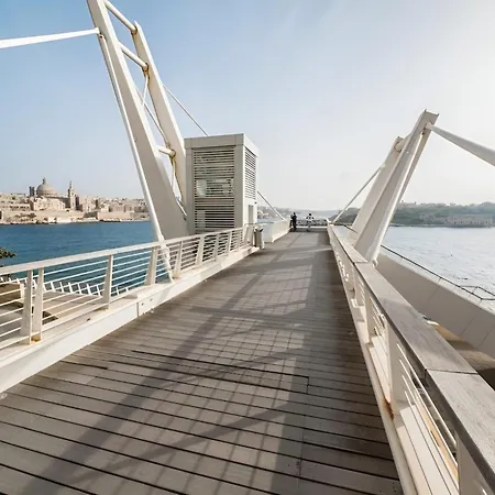 Spacious 3br Retreat Overlooking Marina
