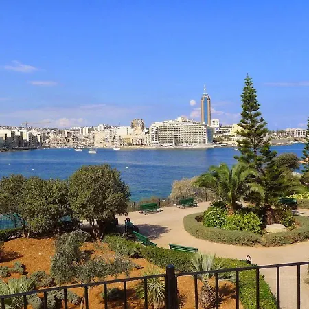 Spacious 3br Retreat Overlooking Marina *
