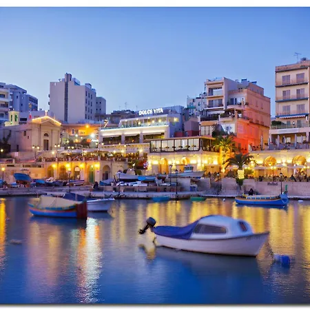 Spacious 3br Retreat Overlooking Marina Apartment *